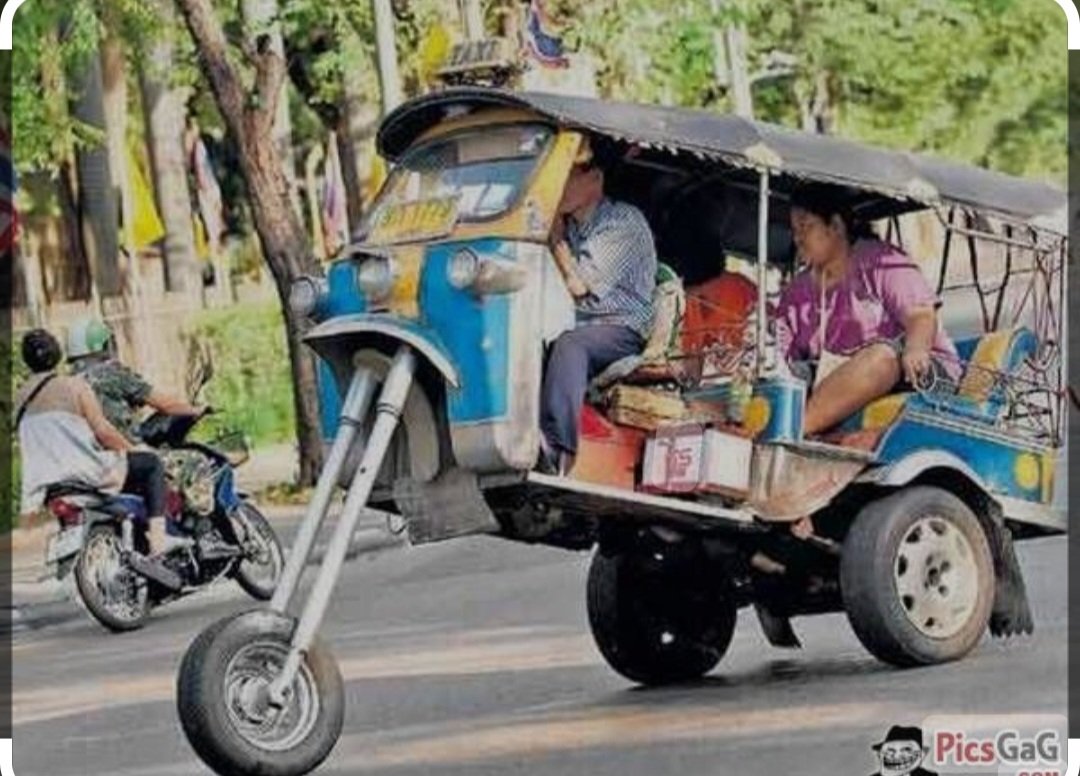 TransAviation's tweet photo. Fun Friday! Transport is transport 🤷‍♀️#transport https://t.co/KKKVR3j4vx