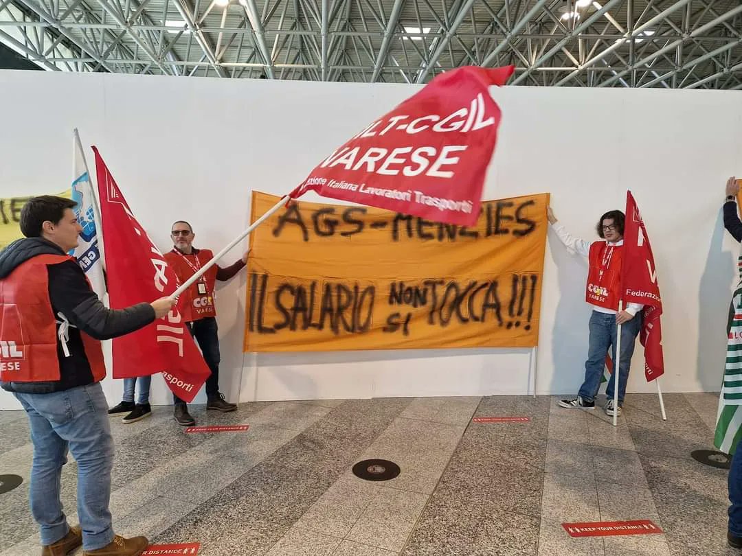 filtcgilMilano's tweet photo. 🔴 #MALPENSA: RISCHIO DI #DUMPING SOCIALE ROTTO IL TAVOLO DI TRATTATIVA, CHIEDIAMO GARANZIE
#filtcgil #presidio #airport #clausoladisito #clausolasociale https://t.co/blzqGakSMD