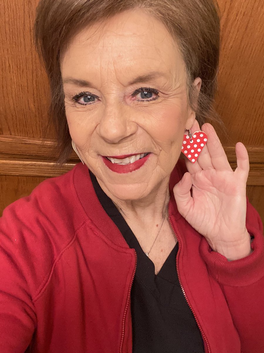 Today I’m wearing red for my sister who passed at the young age of 52 of a heart attack!! #WearRedDay #arkansas @ConwayRegional #HeartHealthMonth #NationalWearRedDay @DanyelleSargent @Sargentkimberly