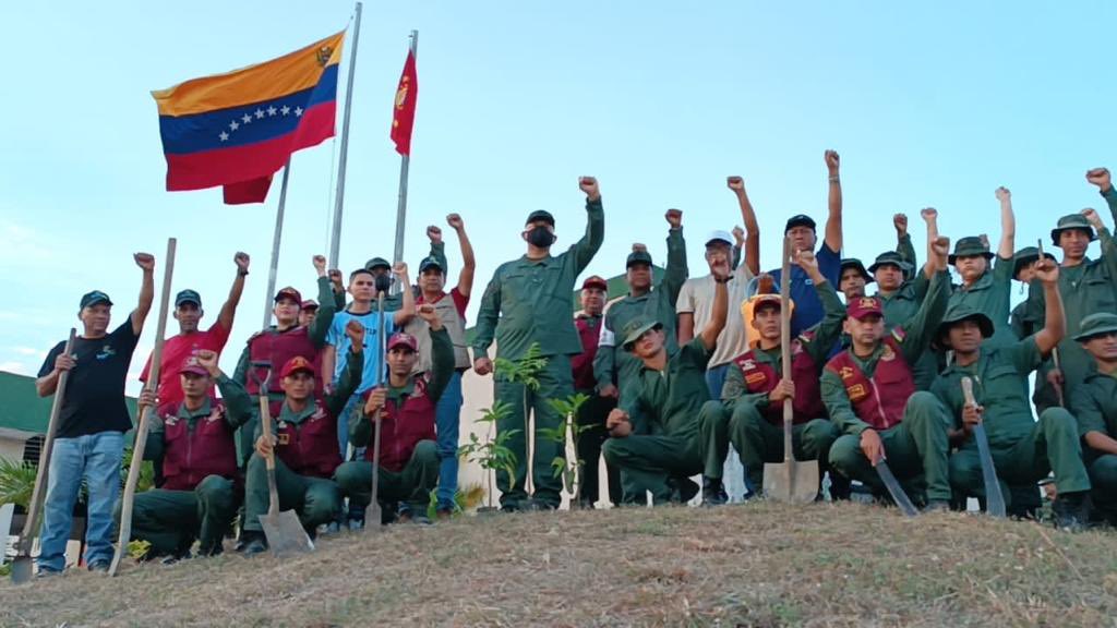 #AsiLoDijo || Nuestro GJ <a href="/dhernandezlarez/">GJ. Domingo Hernández Lárez</a> #FANB inicia el mes de febrero con campaña de forestación, reforestación y conservación de la vida en el planeta!