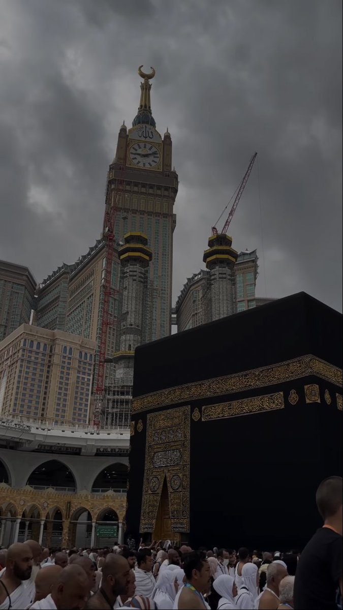 tt11_i's tweet photo. طاب الفوادُ، وقَرت العَينانِ 
لبيك اللهُم عُمرة تعيد شتات أرواحنا 🤍 https://t.co/YV28TwqFM6