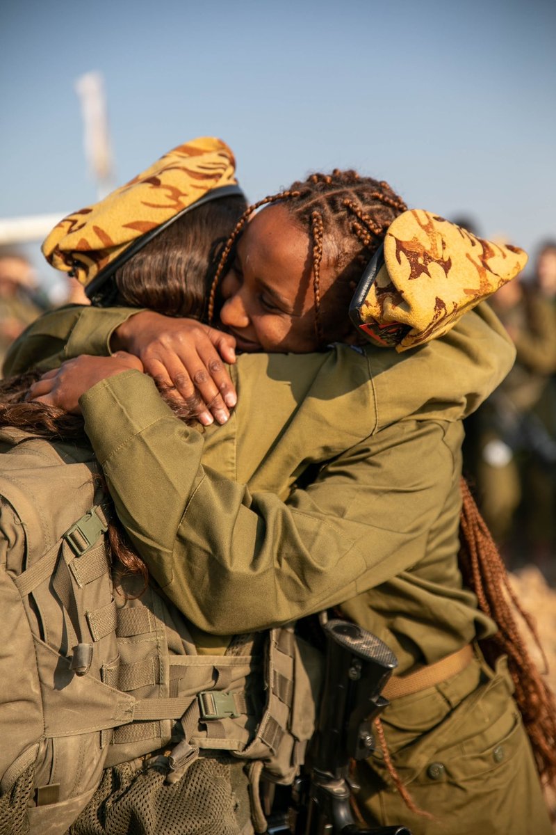 Just as the IDF embraces all of Israel, the warmth of Shabbat embraces people everywhere. Shabbat Shalom 🙌🏼