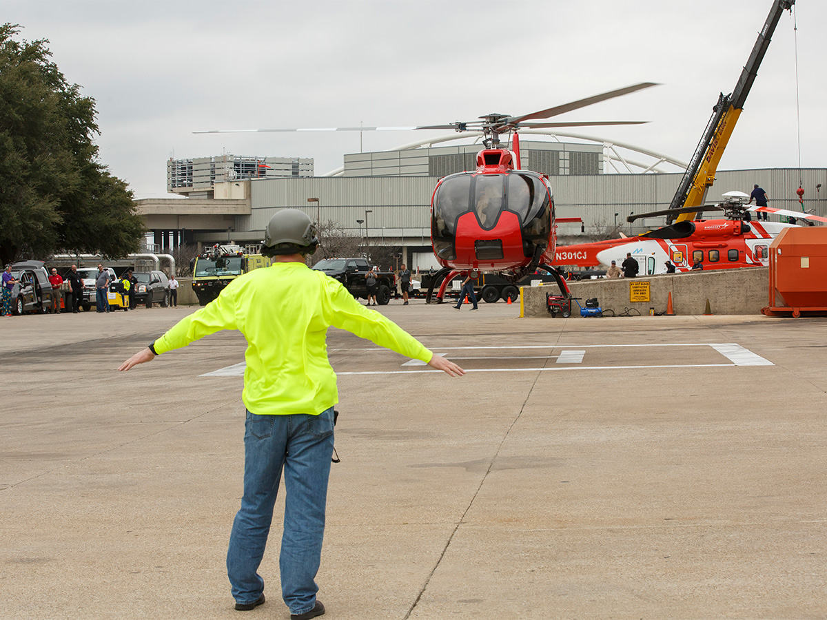 verticalavi's tweet photo. Happy #flyinfriday! Check out these sweet pics of an Airbus EC130 landing at the Kay Bailey Hutchison Convention Center Dallas for #haiexpo22! Tell us in the comments about one of your most memorable flights! https://t.co/oEWLv8FOBA