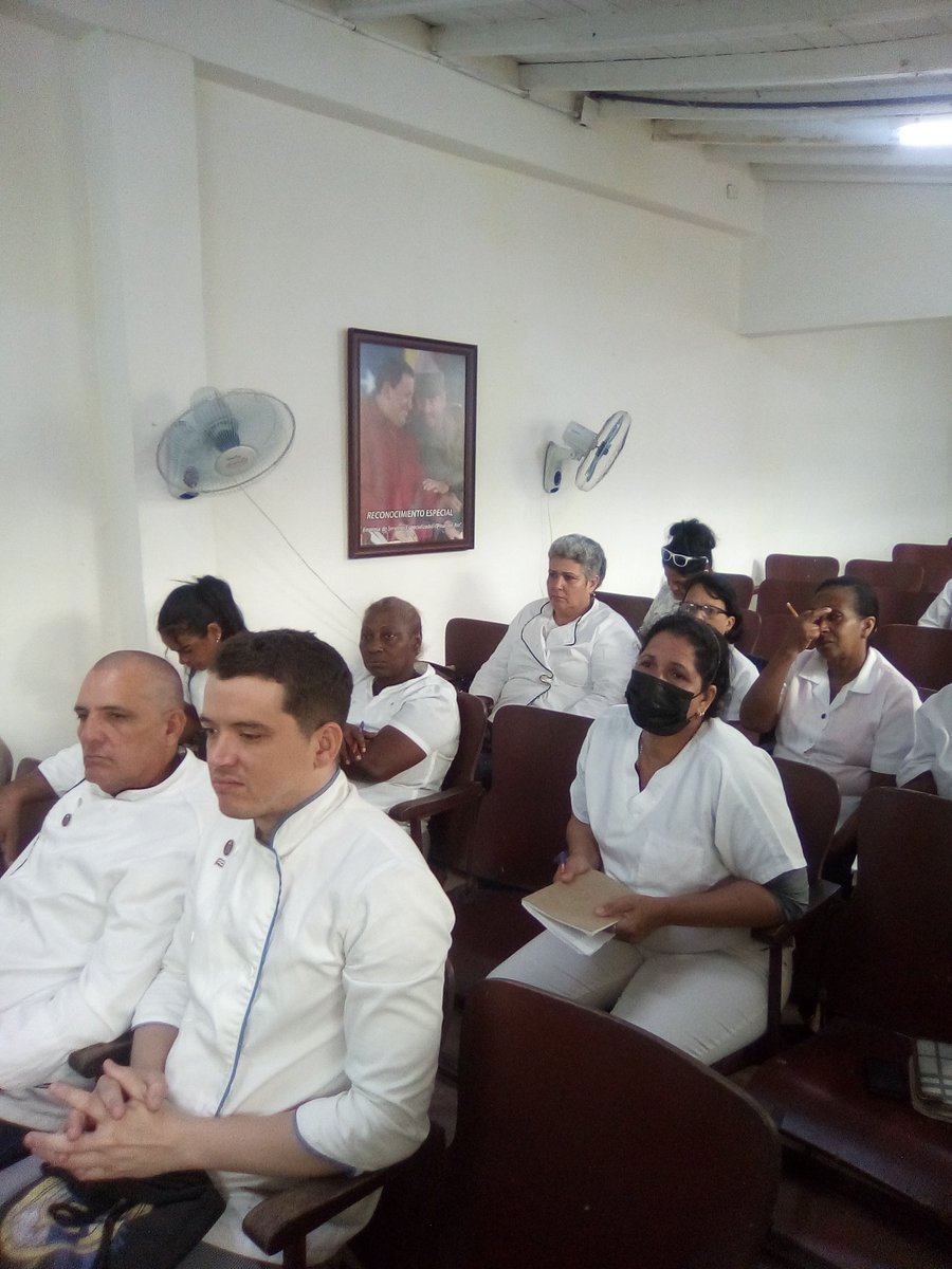 yuniesky_loriga's tweet image. Un grupo de cocineros de la Epag, preparándose en el tercer nivel de cocina en función de mejorar los servicios,#CubaPorLaVida ,#PinardelRío ,#Epag