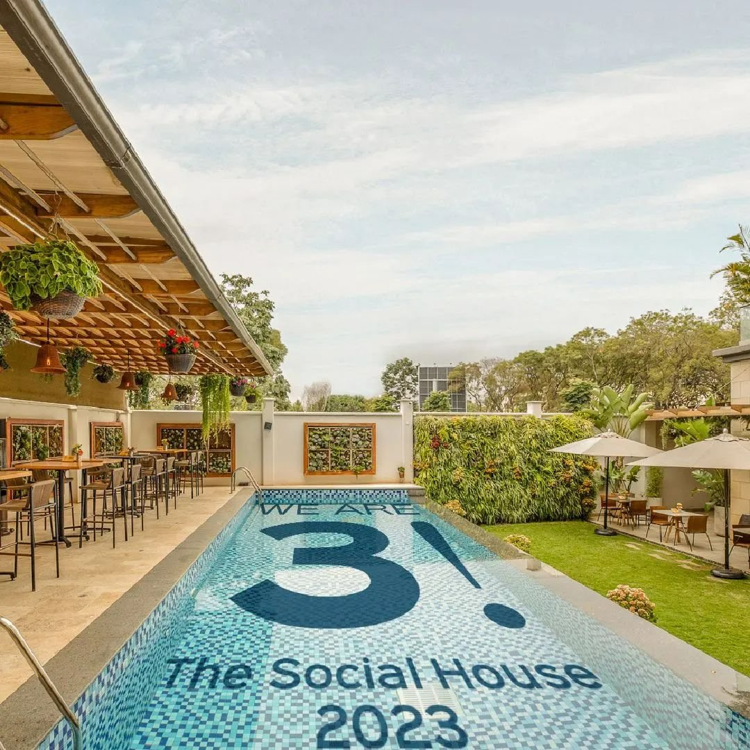 AlbaHotelMeru's tweet image. It's been a journey, a whole experience and nothing beats all you've already accomplished. Cheers to exemplary experiences, happy times and captured moments! 😎 
.
.
🎂 🎉 Happy birthday @TheSocialHseNrb  
.
.
#happybirthday #besocial #KenyasLeadingBoutiqueHotel #nairob