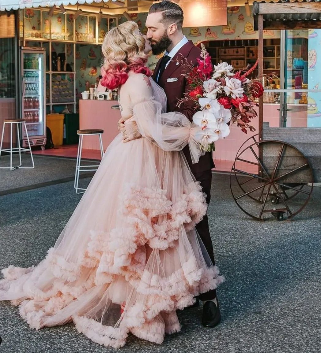 Pink blush rules
A beautiful shot from @annaoalterations
#pinkweddingdress #blushwedding #kiss #2023bride