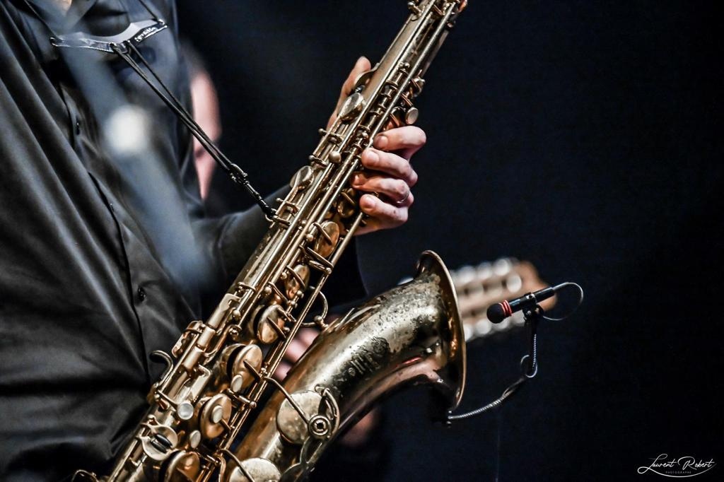 QairoMusica's tweet photo. Sometimes it's good to just stop and take a moment to appreciate the beauty of the instruments we play...

#qairo #music #saxophone #sax #worldmusic #globalmusic #flamenco  #cante #cantaor #turkishmusic #oud #clarinet 

Photo by the amazing @laurentrekk_fotos_flamencas https://t.co/uCtUHAqetj