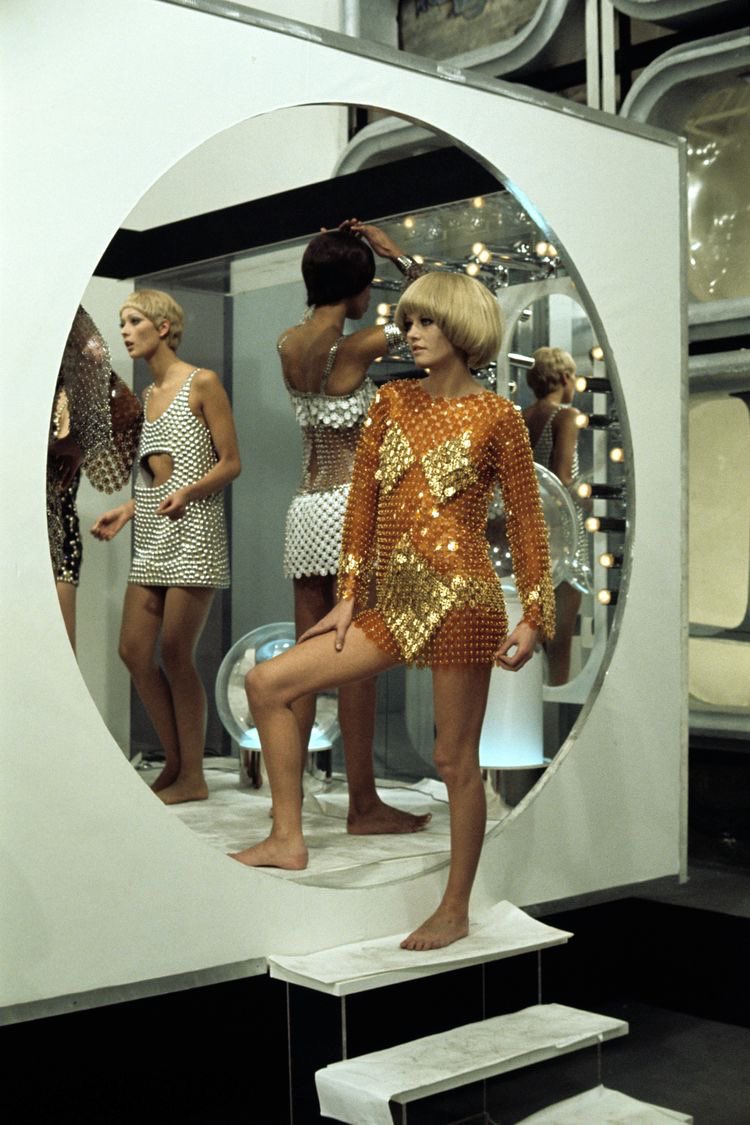 maigosia's tweet photo. from architecture to shaping space age fashion — rest in peace, paco rabanne (1934-2023) https://t.co/USU0dVdVG6