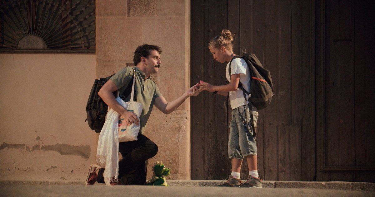🎞️ Acomiadar-se de la teva terra i la teva gent. Semblava poc probable fins ara, però, després del retorn prodigiós a #Solsona, la seva ciutat natal, el Joan ha decidit tornar a la Xina. 
👇