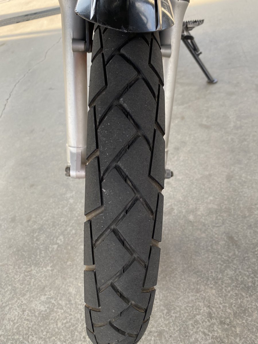 chicken_tricker's tweet photo. 冬は暖まりにくいからか全然削れん。
走行前後でノギス当てたら、Frは0.1mm、Rrは0.6mm減っていた。
サーキットでこんだけしか削れんなら、公道ではまず削れんね。
#GP210 https://t.co/3qY1sT8hmr