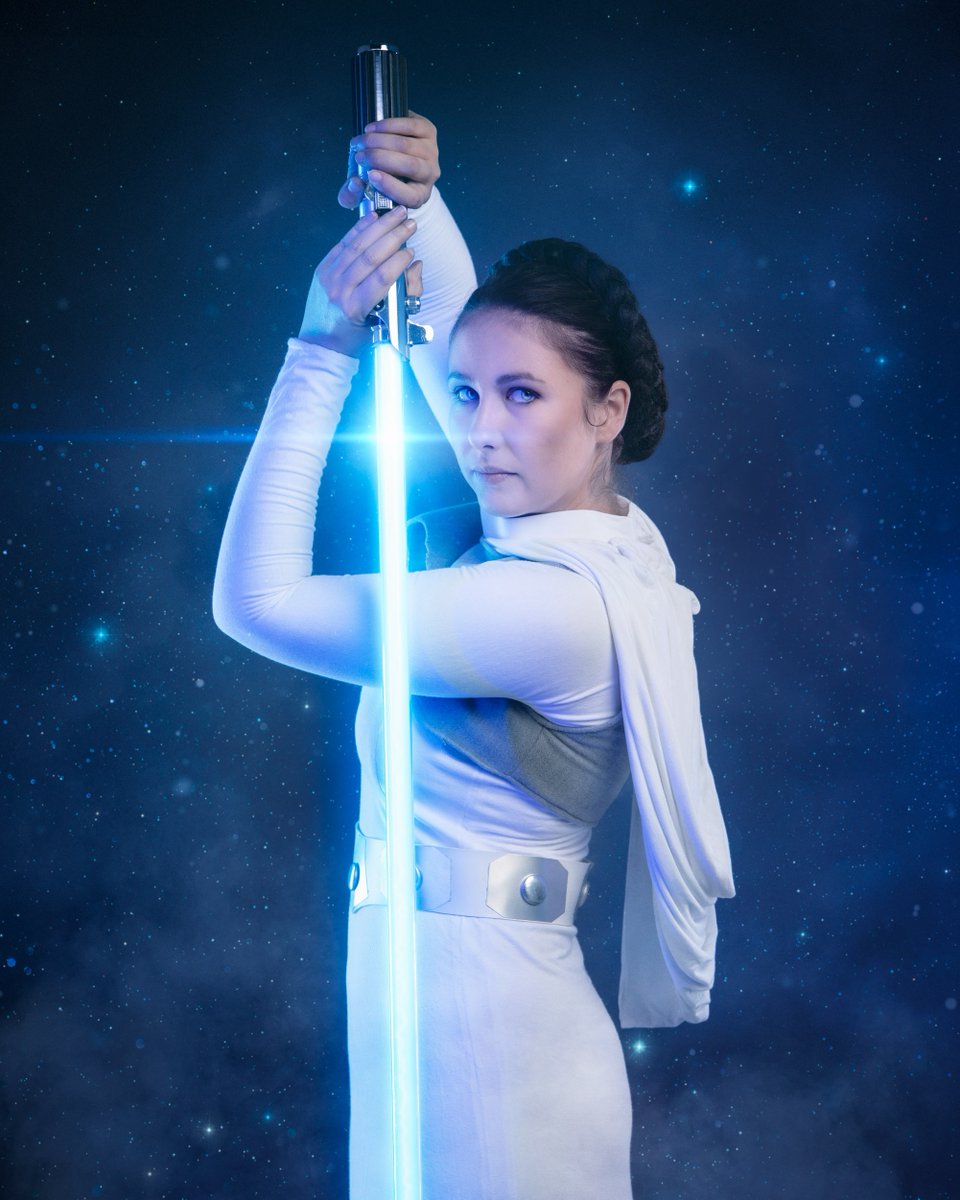 meierkamer_ch's tweet photo. Prinzessin Leia hat uns in unserem Fotostudio besucht. 
Unsere Cosplay- und Fantasy Fotografie macht es möglich und verwandelt dich in einen Superheld*in.
#cosplayfotografie #fantasyfotografie #princessleia  #starwars #superheld https://t.co/6XYZg4QBZl