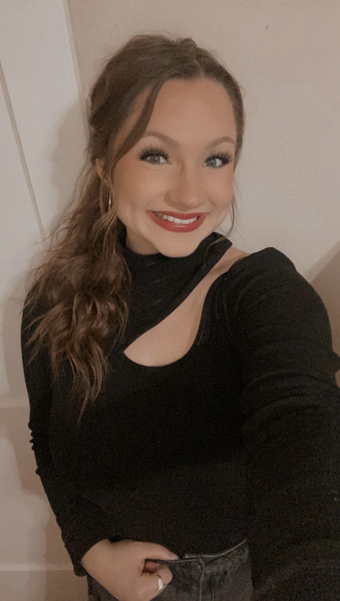 ka_acarter's tweet photo. Just incase twitter forgot what I look like ✨ https://t.co/ynZTkwBCqa