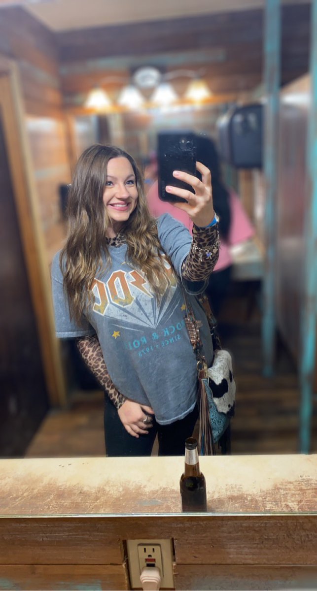 ka_acarter's tweet photo. Just incase twitter forgot what I look like ✨ https://t.co/ynZTkwBCqa