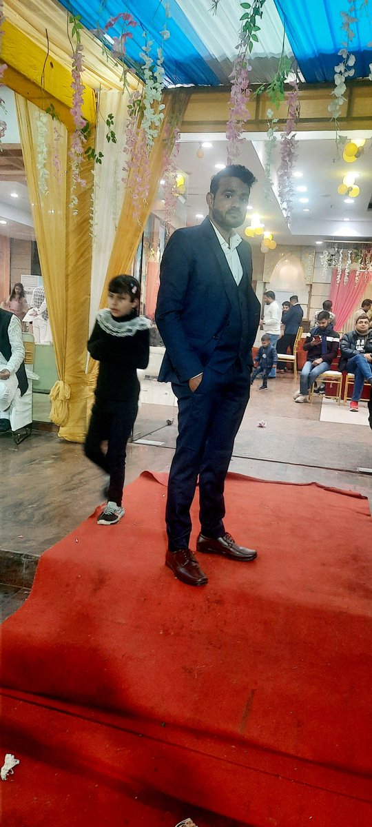 RoyalSt01955154's tweet photo. छोटी हाइट वाली लड़कियों से ज्यादा,
बहस ना करें वो पत्थर जल्दी उठा लेती हैं...@Chandni49061034 https://t.co/n5PqKmUb2K