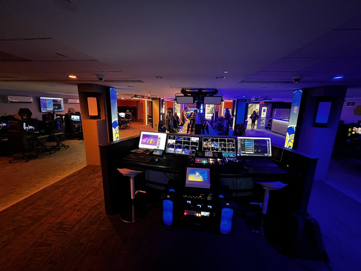 cleverlike's tweet image. Doing #Interactive3D professional development for educators at the coolest esports arena @UNCG_Esports. Teaching a large group means getting set up early. We’re ready to inspire!