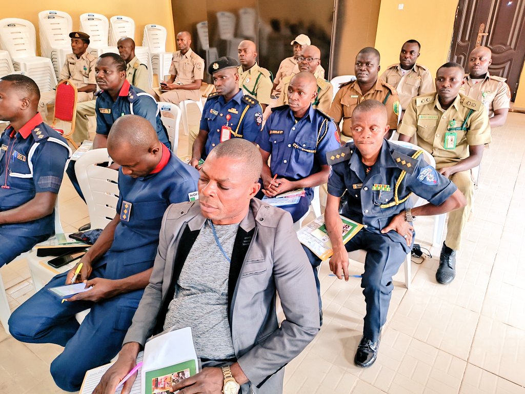 The State Training Officer (STO) Ekiti State, Mrs. Onasanya Opeyemi, taking participants through roles and responsibilities of Election Security Personnel (ESP) in elections at the ongoing training in Ado Ekiti. #NigeriaDecides2023