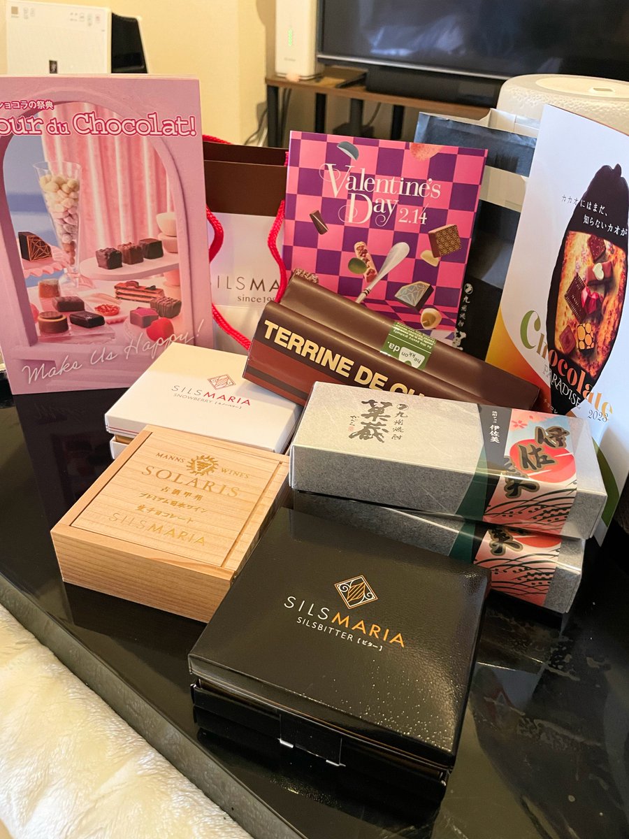 yourcafess's tweet photo. バレンタイン百貨店巡り
今年もたくさん買えました！🍫✨ https://t.co/hvOkE0XUnt