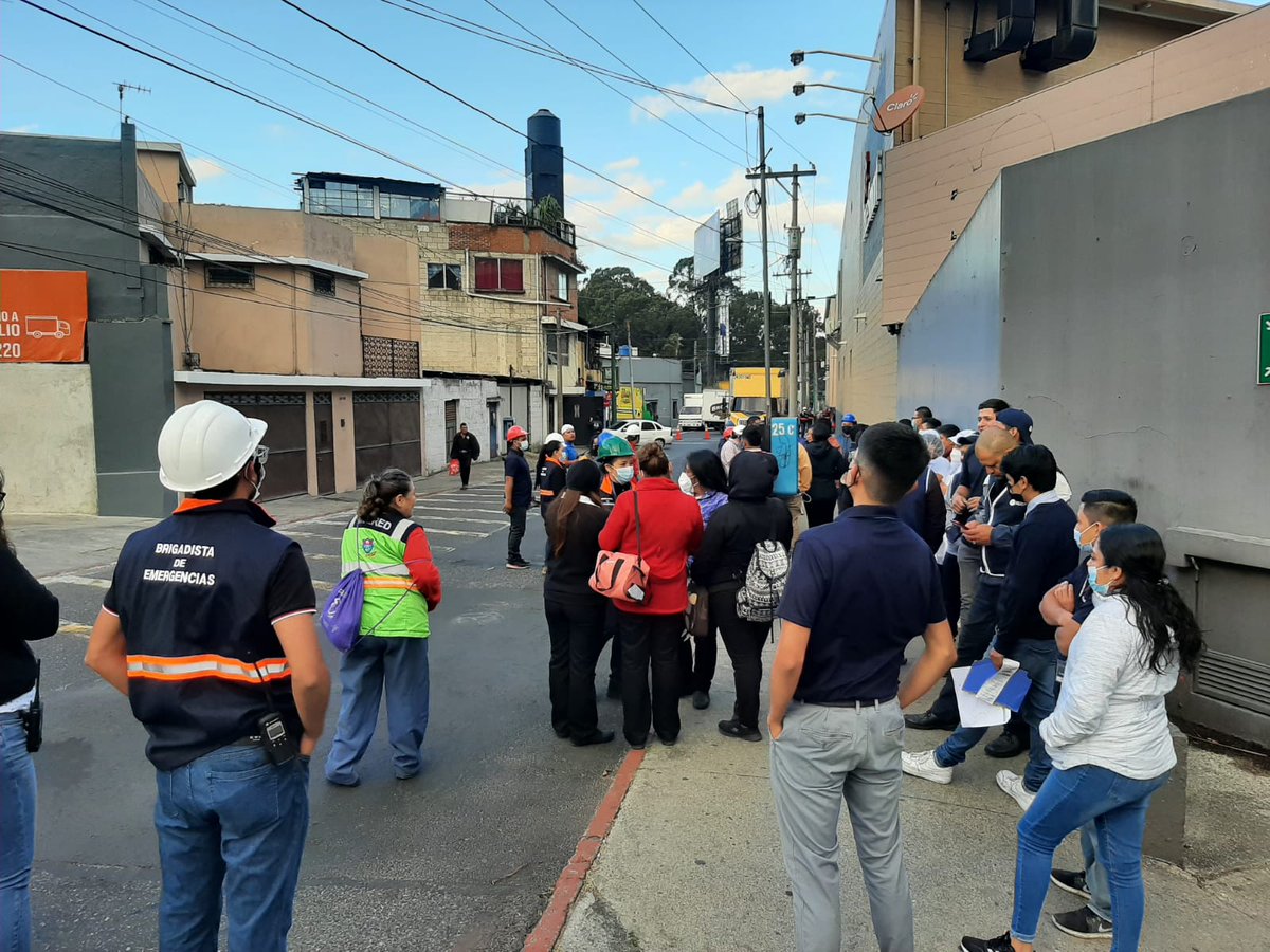 COLREDRODEO's tweet photo. #Simulacro3F #sismoguatemala se llevó a cabo el simulacro de evacuación en PriceSmart zona 10 https://t.co/wBwAANjfEX