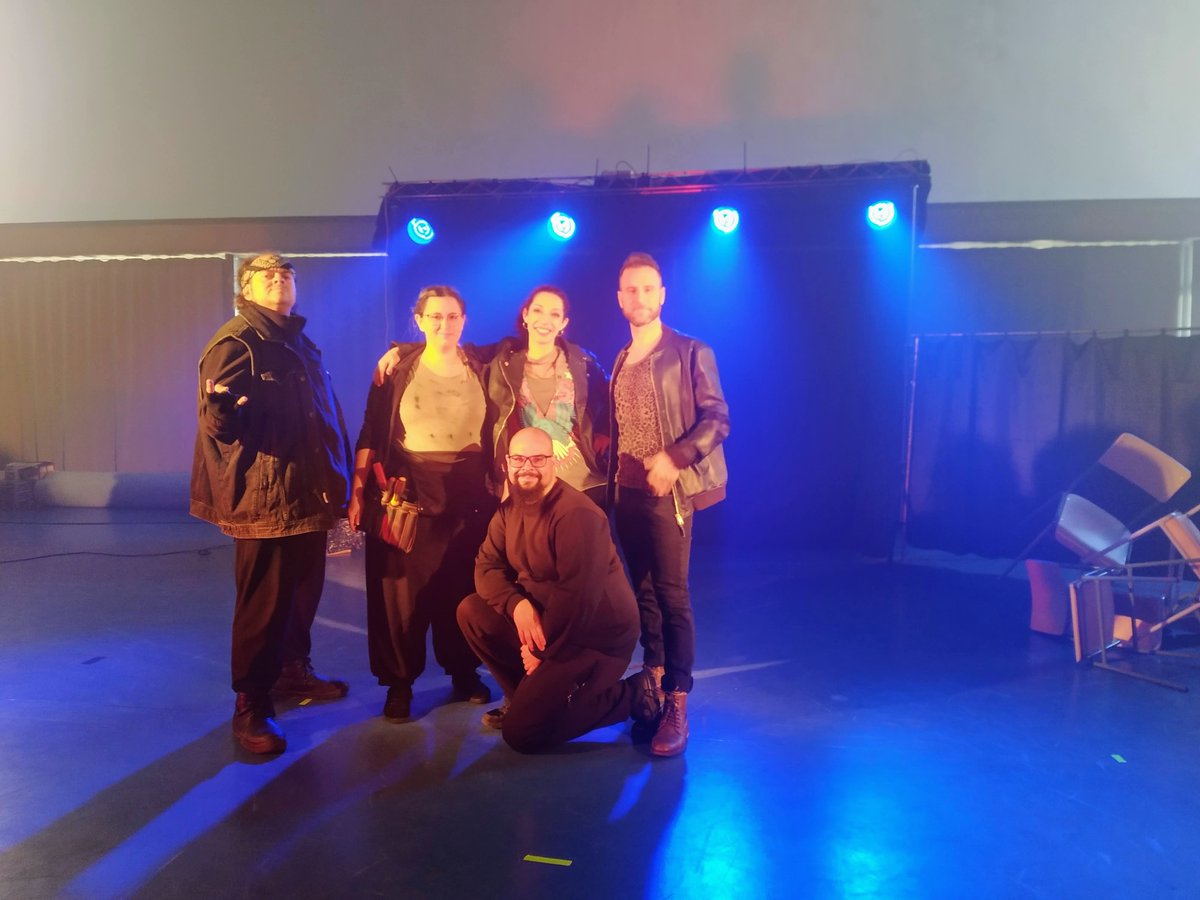 IRocagrossa's tweet photo. Avui ens ha visitat @caravanaarts i ha representat l’obra "Mix Mitos", una actualització dels mites grecs que hem llegit a 3r d’ESO a Llengua Castellana.
@TEATRECBS @ceabcsic #ccclloret23 #ccclloret
#aneualteatre #ExploraPensaCreix https://t.co/Nu1LdV12Uf