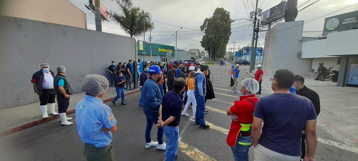 COLREDRODEO's tweet photo. #Simulacro3F #sismoguatemala se llevó a cabo el simulacro de evacuación en PriceSmart zona 10 https://t.co/wBwAANjfEX