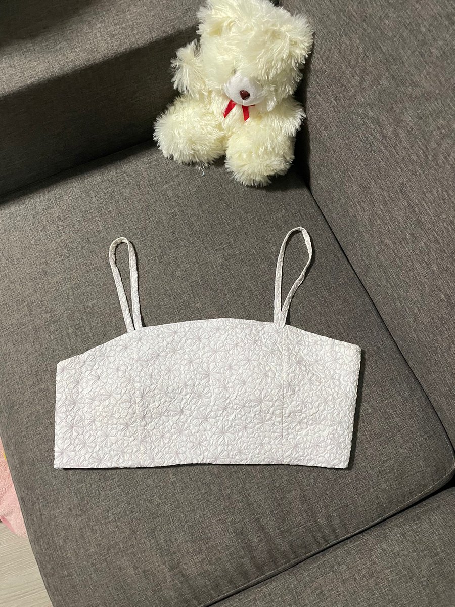 LPrakrobkit's tweet photo. Chanok สายเดี่ยวปั๊มลายดอกไม้ สีชมพู น่ารักสุด
🌸 95 ฿
💫 ตำหนิ -
#ส่งต่อเสื้อผ้ามือสอง #เสื้อผ้ามือสอง #เสื้อผ้ามือ2 #โล๊ะตู้เสื้อผ้า #ส่งต่อสภาพนางฟ้า #เสื้อผ้ามือสองสภาพดี #chanok https://t.co/tTs7lfIzrV