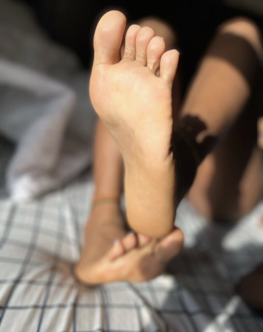 I love how the sunKisses my skin 💋😍 https://t.co/SNkUcsh37m