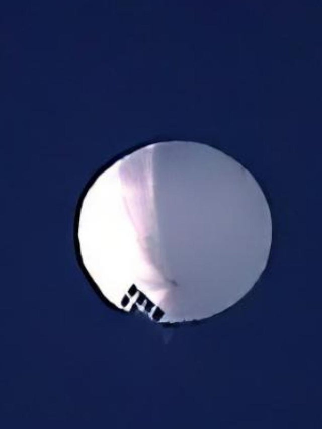 princeofthe32's tweet photo. The government is smart to not shoot this down. We don't know what gases are inside. China maybe wants us to do it. But it would not be a good idea  to do it over our nation. If they do, they must do it way from U.S. territory. https://t.co/biJpceQlCV