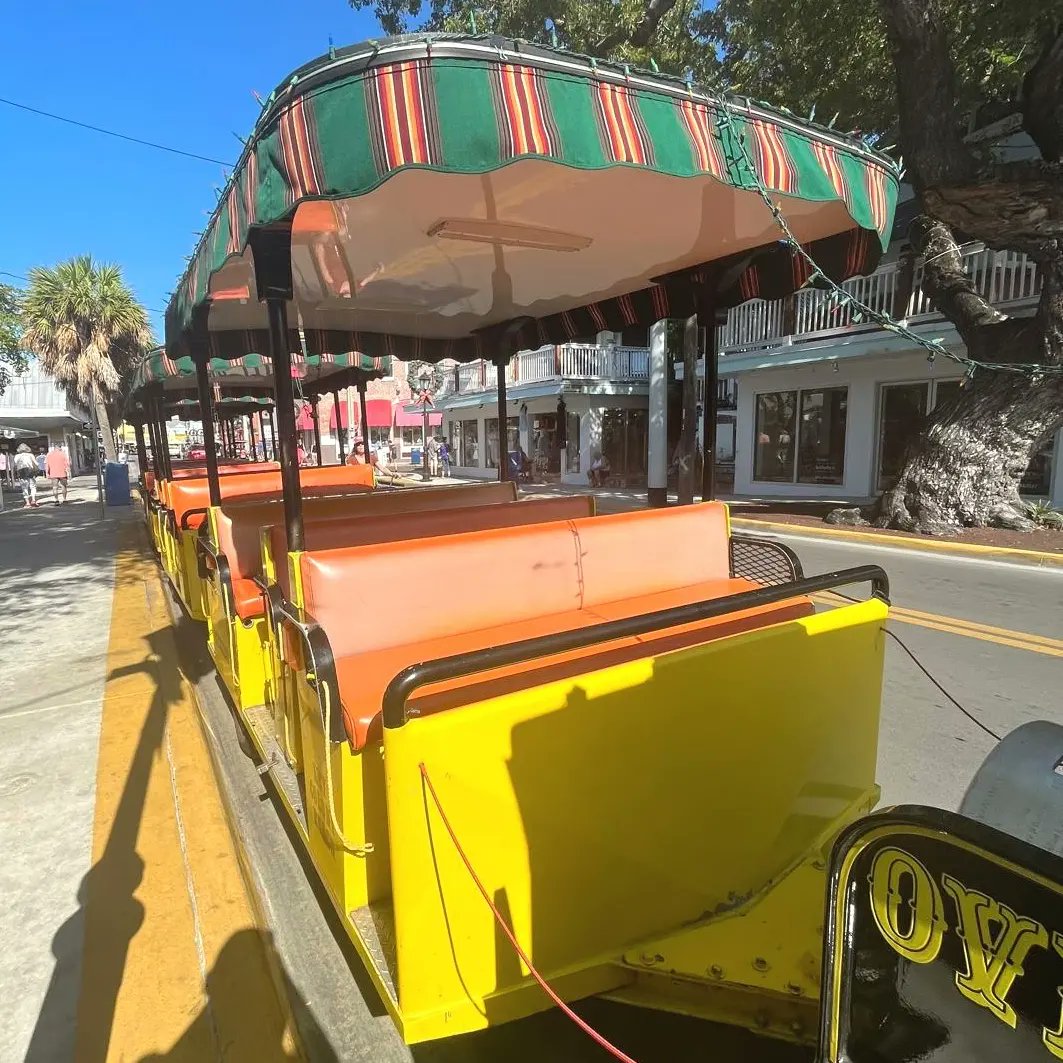 MoVernie's tweet photo. [#FLORIDATRAVELSERIES]

#ConchTrainTour

The World Famous Conch Tour Train in #KeyWest was really a nice experience.

Funny driver named Gabriel,  made the ride entertaining &amp; enjoyable. 

#ConchTrain #TheFloridaKeys @thefloridakeys https://t.co/IZE1syXusg