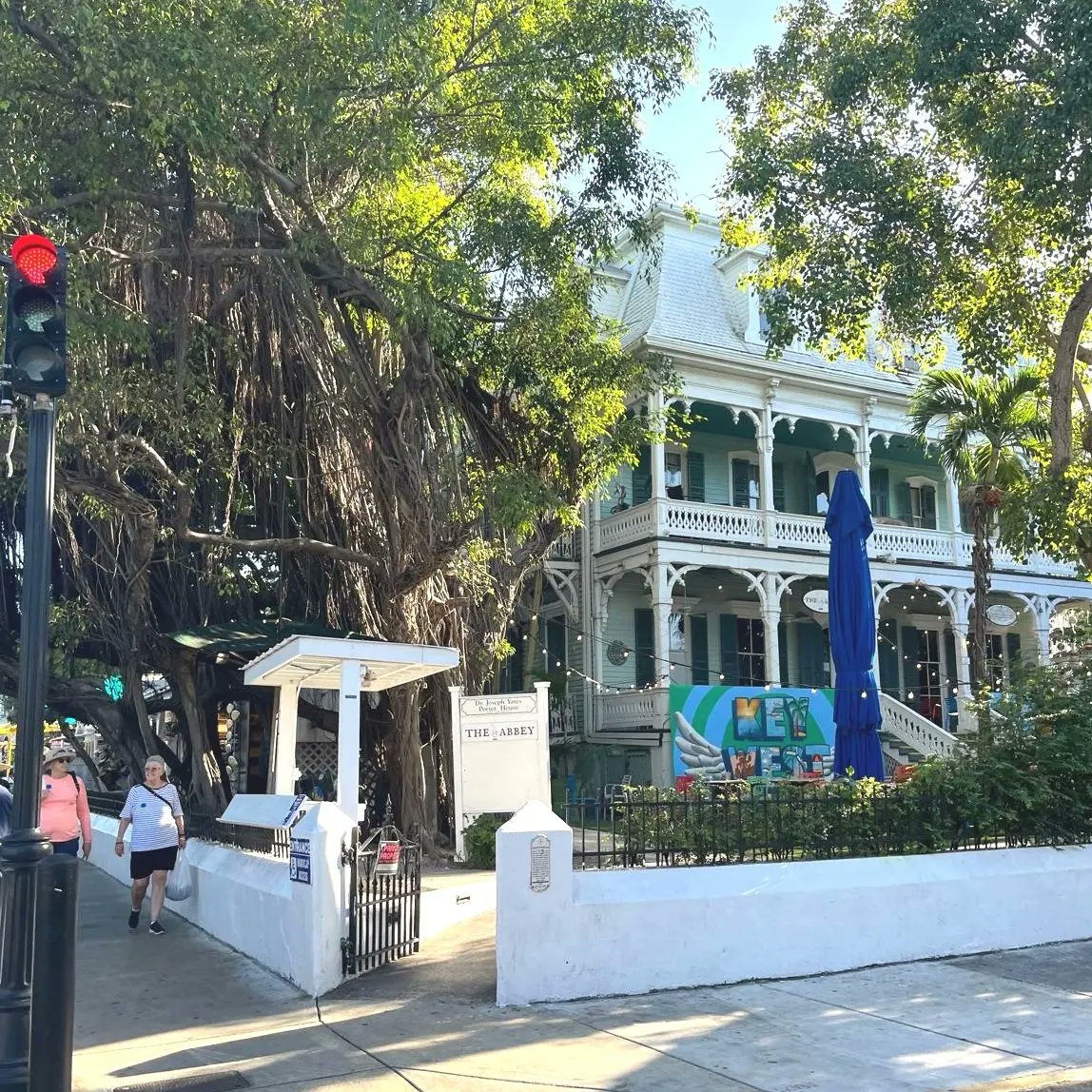 MoVernie's tweet photo. [#FLORIDATRAVELSERIES]

#ConchTrainTour

The World Famous Conch Tour Train in #KeyWest was really a nice experience.

Funny driver named Gabriel,  made the ride entertaining &amp; enjoyable. 

#ConchTrain #TheFloridaKeys @thefloridakeys https://t.co/IZE1syXusg
