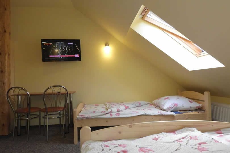 spanko24today's tweet image. ⛷AGROTURYSTYKA NAD WODOSPADEM JELEŚNIA u podnóża Pilska i Rysianki
🛎 spanko24.today/noclegi/agrotu…
#noclegi #grupy #wolnypokój #BeskidŻywiecki
Chybojcie ku nom i bydźcie s nami, żywieckimi góralami z pod samiuśkiego Pilska.
Bedom tańce, muzyka, watry, radość, śleboda, góry i… my !