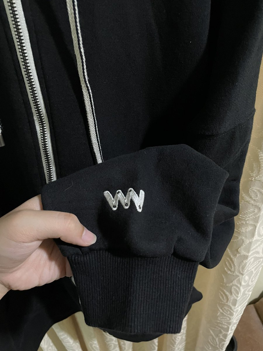 useddbyp's tweet photo. WV project แบรนนี้ผ้าดีมากๆอยากให้ลองง ใครหาซิปดำอยู่ตัวนี้จัดเลยย ทรงสวยมากผ้านุ่มๆเลย
อก 54 ยาว 26 สภาพ 10/10 ตำหนิ-
📍ราคา 250 รวมส่ง
#สเวตเตอร์ #สเวตเตอร์มือสอง #ฮู้ด #ส่งต่อเสื้อผ้ามือสอง #ฮู้ดมือสอง #ไอดอลใส่ #wvproject https://t.co/nbee60qWdp