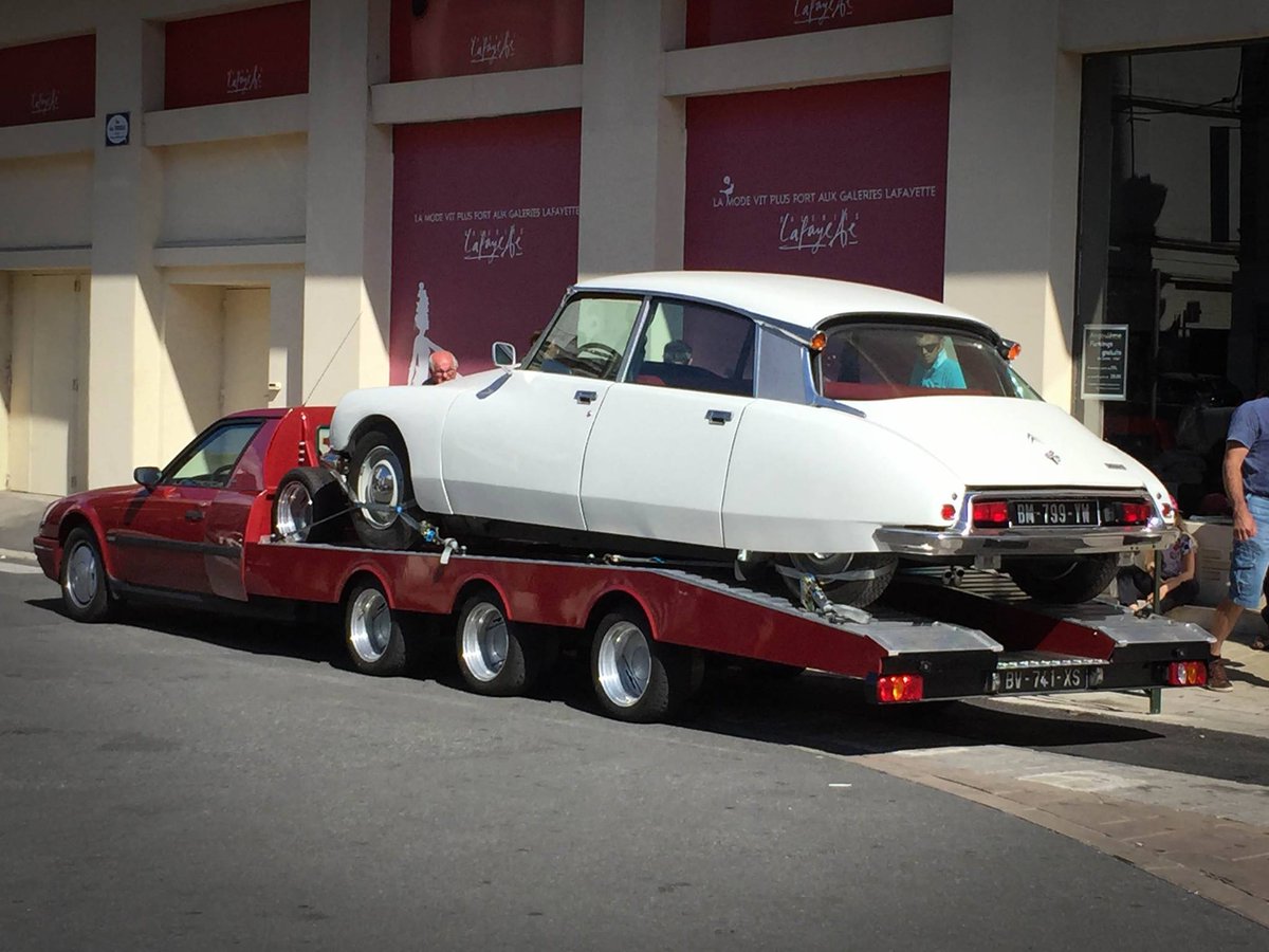 vantage_pix's tweet photo. @KelvinPope @vermeulenk Best Citroen tow-truck ever? (2015, Angouleme). https://t.co/9OAiLHaqFl