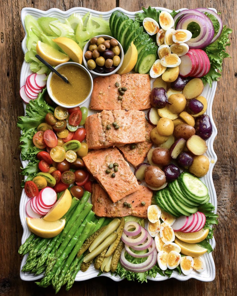 Zimmysnook's tweet photo. Niçoise (inspired) Salad with Oven Roasted Coho Salmon.

Recipe👉 https://t.co/wGQbvFmVIr

#HappyFriday Friends!🍷

#Foodies #foodphotography #fridaymorning #FoodFriday #foodblogger https://t.co/7sG3Nz5VD3