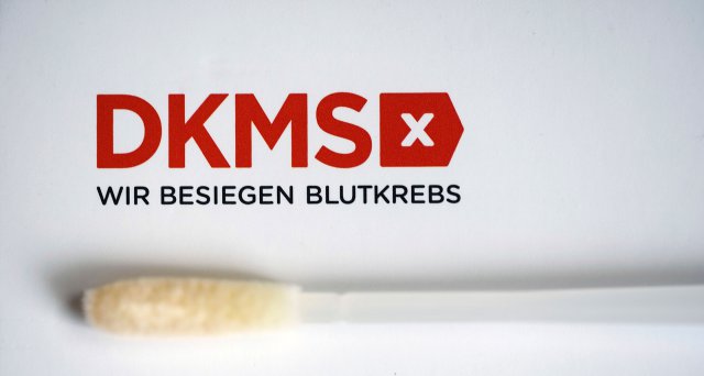 Dt_Aerzteblatt's tweet photo. Knochenmarkspenderdatei verliert altersbedingt 125.000 Spender: Tübingen – Die alternde Gesellschaft sorgt für medizinische Probleme: Die Deutsche Knochenmarkspenderdatei (DKMS) sucht dringend potenzielle Spender, weil immer mehr… https://t.co/w8icRMPz3E #Knochenmarkspende https://t.co/GO7mio6Cm5