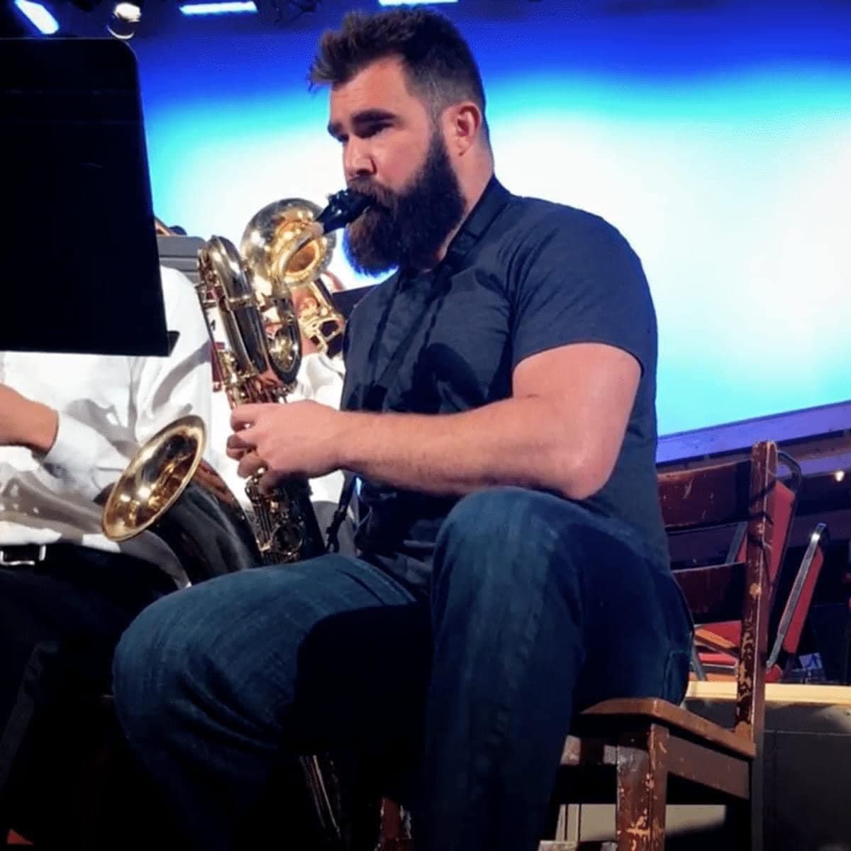 This is Jason Kelce, he plays the bari sax.
He is also an All-Pro offensive lineman for the Super Bowl bound Philadelphia Eagles. 🎷🏈 
#youcandoboth
