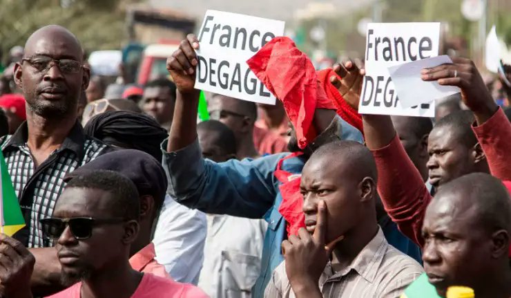 AfriqueMedia's tweet photo. Si la France s’effondre, l’Afrique se libère
« La France est un pays nuisible pour l’Afrique par ses bases militaires sur le continent, par le Franc CFA et pour faire court, par la “FrançAfrique”. » (Franck Ntasamara, célèbre philosophe)
https://t.co/8DMeM4wUIl https://t.co/1inKwAxWV5