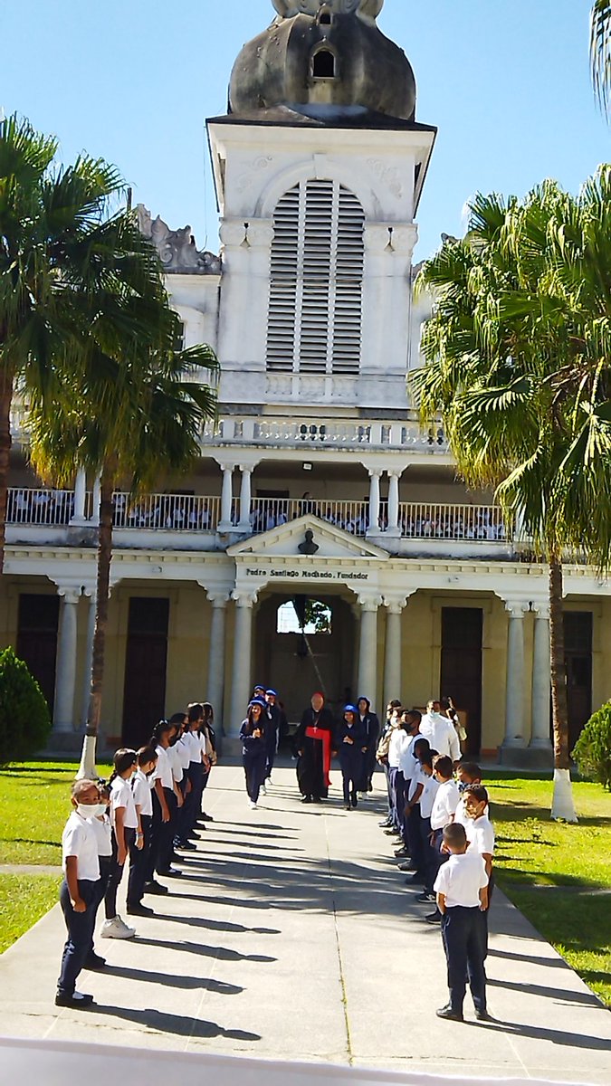 Cardenal Porras visita las instalaciones del Colegio Parroquial San José del Ávila en la presentación de la primera etapa del refrescamiento estructural que hubo en esta institución educativa gracias a las donaciones de la empresa privada y las gestiones de la Iglesia caraqueña.