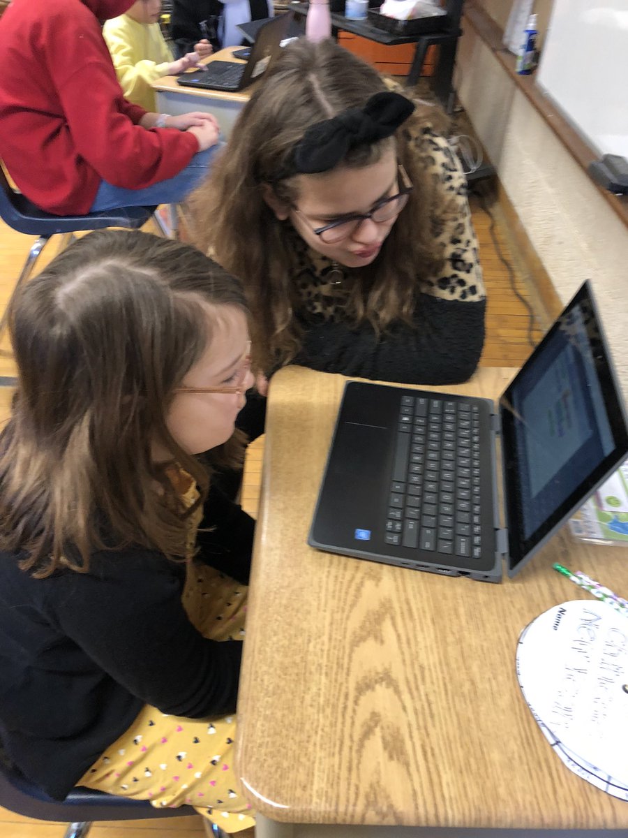 Dance party coding with our 6/7 Meloche Buddies! <a href="/Butters7HB/">Janice Meloche</a> @HBeatonBulldogs <a href="/HughBeatonHnS/">Hugh Beaton H&S</a>