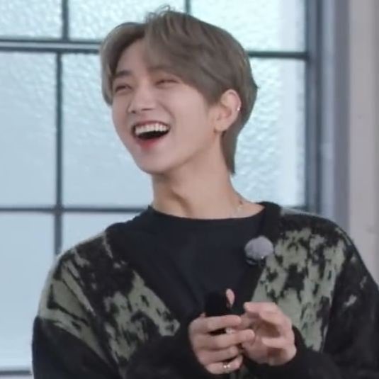 ghddbs2234's tweet photo. 조슈아는 뇨롱일때도 있지만 누룽일때도있음
이런사진들… https://t.co/WScL5xu1RN
