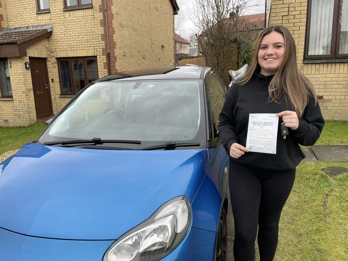 aileen_downs's tweet photo. GOOD NEWS!! Lauren passed her driving test at the first attempt! 🚙🎉 https://t.co/xJCJasvxGA