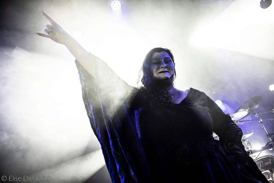 FApocalypse's tweet photo. Horns up 🤘🤘🤘

📸@elisediederich 

#soprano #femalefrontedmetal #operasinger #symphonicmetal #fleshgodapocalypse #flashbackfriday https://t.co/5Ybf4k2ktN