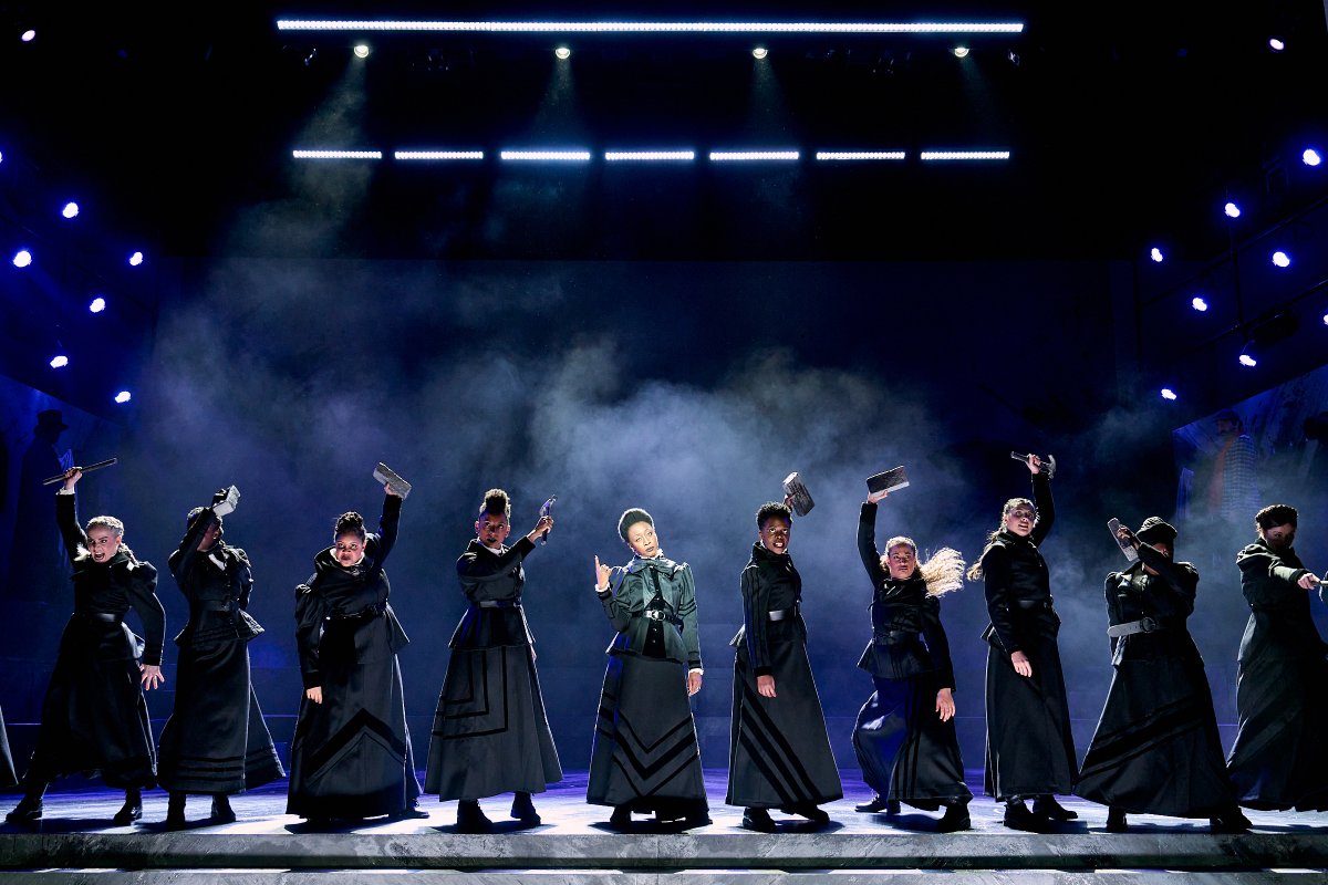 'Make some noise!'  
Sylvia extended run <a href="/oldvictheatre/">The Old Vic</a> until 8th April. Tickets on sale NOW! 
Stunning new production photos by Manuel Harlan
#OVSylvia oldvictheatre.com/stage/event/sy…