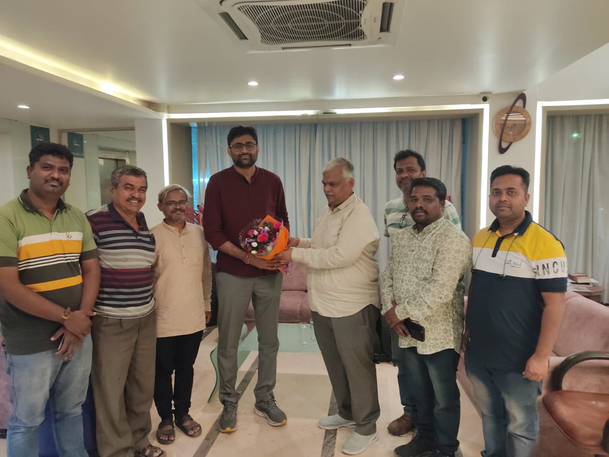 VijayKumbhar62's tweet photo. Warm welcome to @AAPMaharashtra Sah - Prabhari @Gopal_Italia ji ! @AAPPune unit volunteers are eager to interact with you. https://t.co/ouJET9UymJ