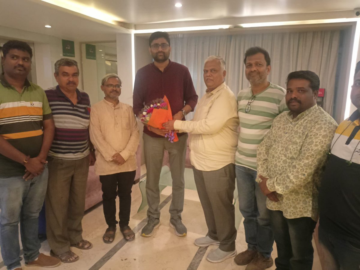 VijayKumbhar62's tweet photo. Warm welcome to @AAPMaharashtra Sah - Prabhari @Gopal_Italia ji ! @AAPPune unit volunteers are eager to interact with you. https://t.co/ouJET9UymJ