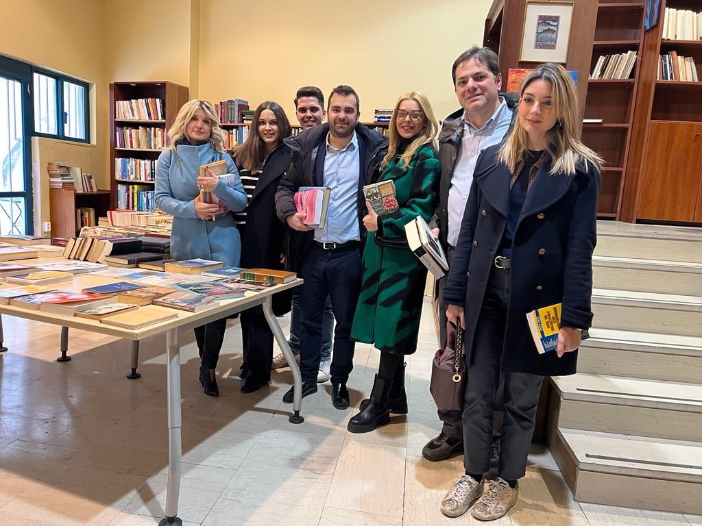 orfeas_georgiou's tweet image. «Παρά τις δυσκολίες δεν σταματάμε να παλεύουμε». 

Ένα μάθημα ζωής που μας έδωσαν σήμερα οι εμπνευστές του παλαιοβιβλιοπωλείου «Ανέστιου Αμκε», το οποίο επισκεφτήκαμε με την Γρ. Ποιότητας Ζωής &amp;amp; Εθελοντισμού ΝΔ @Pisti_Ptol. Θα είμαστε δίπλα τους!
👉🏻bit.ly/3wRheFw