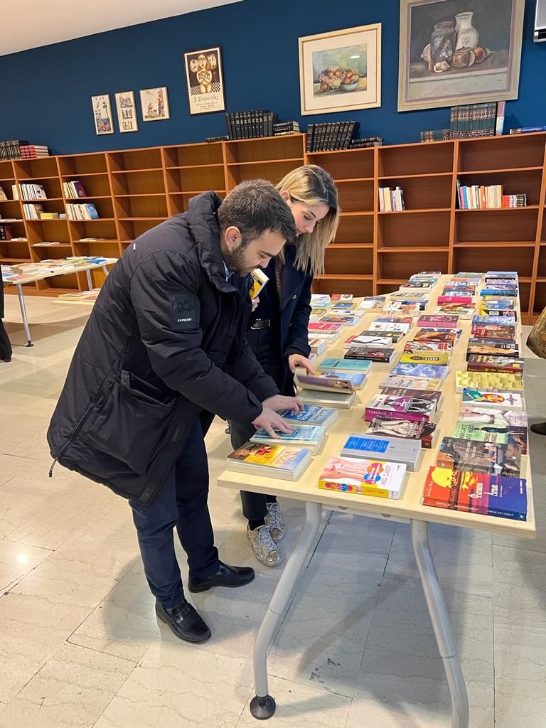 orfeas_georgiou's tweet image. «Παρά τις δυσκολίες δεν σταματάμε να παλεύουμε». 

Ένα μάθημα ζωής που μας έδωσαν σήμερα οι εμπνευστές του παλαιοβιβλιοπωλείου «Ανέστιου Αμκε», το οποίο επισκεφτήκαμε με την Γρ. Ποιότητας Ζωής &amp;amp; Εθελοντισμού ΝΔ @Pisti_Ptol. Θα είμαστε δίπλα τους!
👉🏻bit.ly/3wRheFw