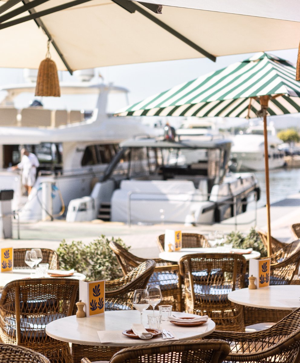 ¿Vienes a celebrar que ya es viernes? 

. . . . 

Are you coming to celebrate that it's Friday?

@wellies_restaurant #puertoportals #food&amp;drinks #mediterraneanlife #mallorca #ocean