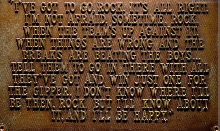 SMingFootball's tweet photo. 🇺🇸 🏈 History:
Famed Notre Dame coach Knute Rockne team was losing to Army in 1928.
He told his players of a deathbed conversation with George Gipp, the star halfback who passed away years before.
It rallied the Irish to victory and went into folklore.
#WinOneForTheGipper https://t.co/fzJSlDhEBr