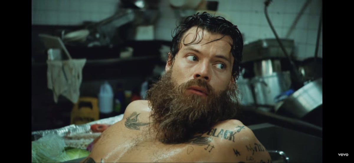 laceface1665's tweet photo. Can we just stop and appreciate @Harry_Styles @HSHQ with a beard?!? So damn sexy! https://t.co/5eTDd5h8Ln