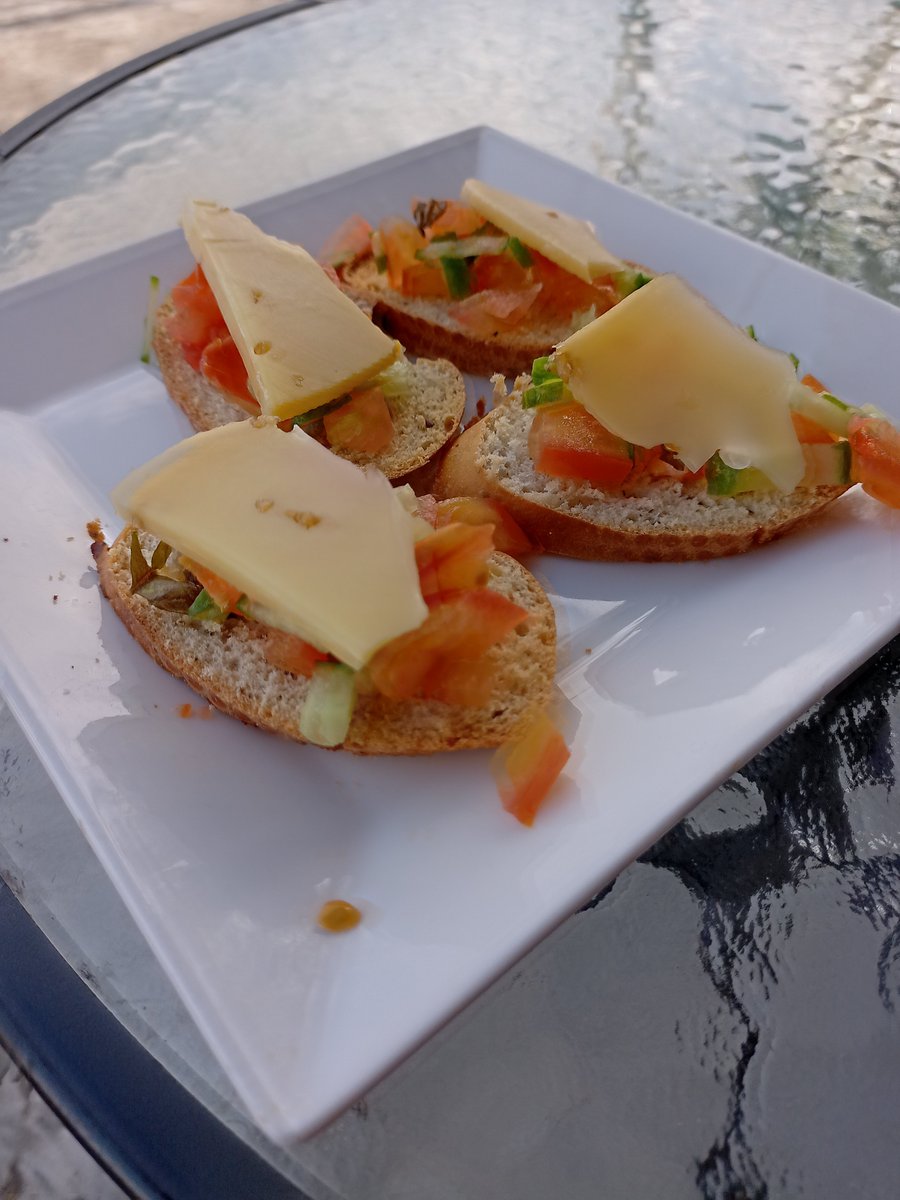 quesosholandes1's tweet photo. Pide una muestra del Gouda Fenugreek esta mañana con tu café 😋 @cheeseandmo. Bejuco de Chame.
#bejuco #chame #panama #coronado #valledeantón #veraguaspanama #cocletráficoinforma #puntachame https://t.co/r5IB12qX8r